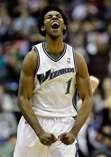 太阳七人得分上双客场大胜灰熊 团队篮球击溃灰熊防线